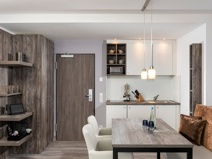 Esstisch mit Küchenecke