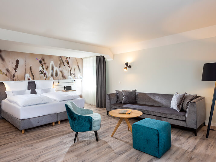 Doppelbett mit Sitzecke