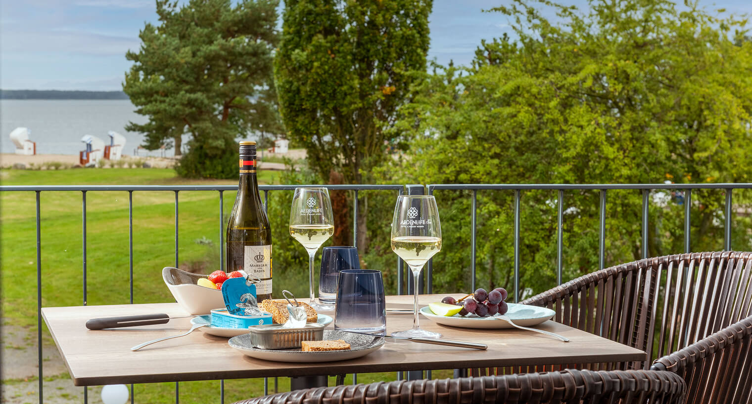 Aussicht ins Grüne vom Balkon aus