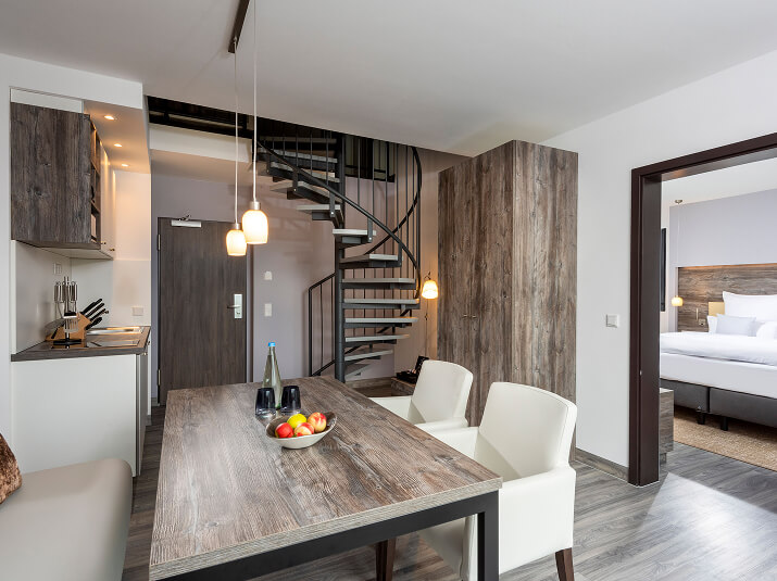 Esstisch mit Küchenzeile